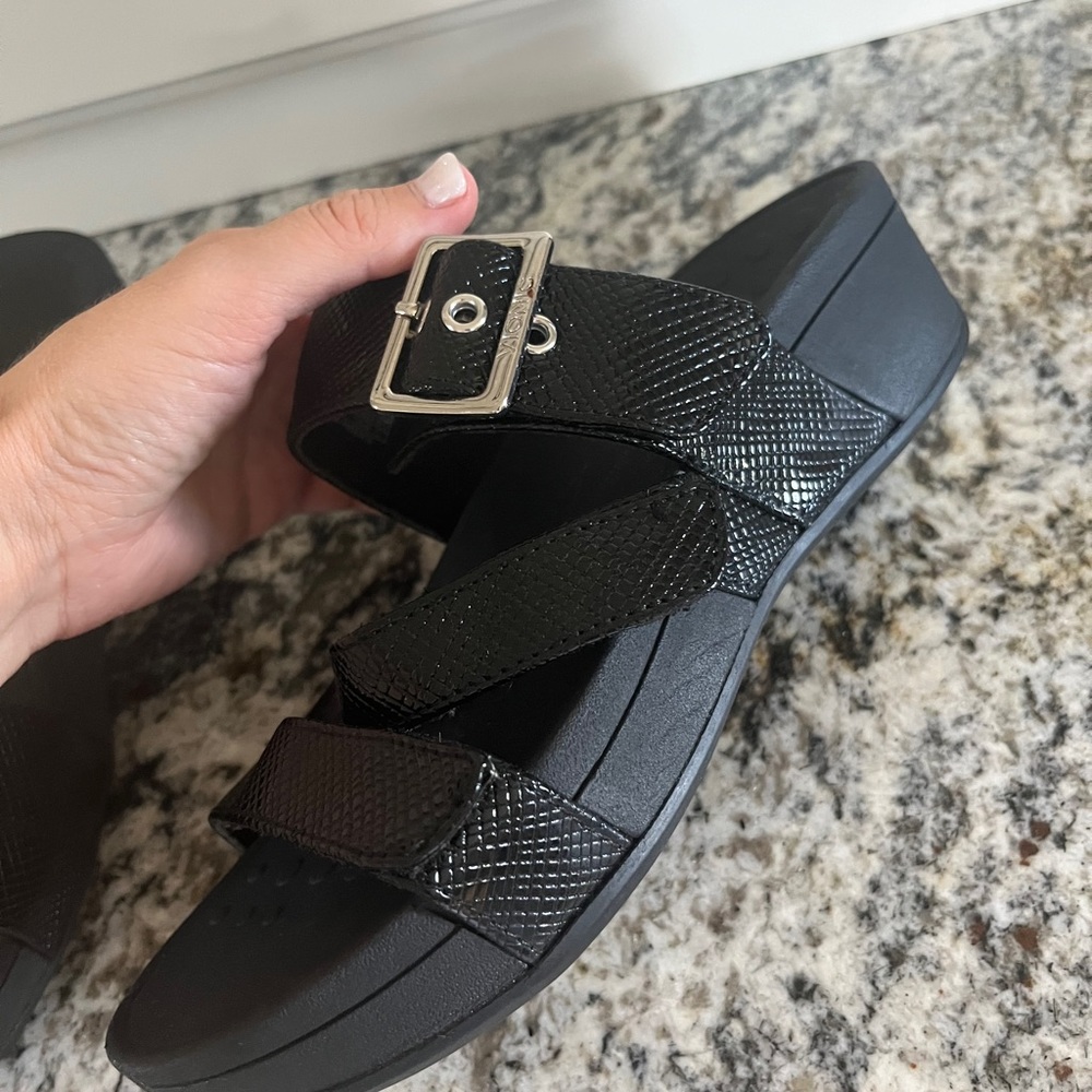 Vionic Shoes - Picture 4 of 5